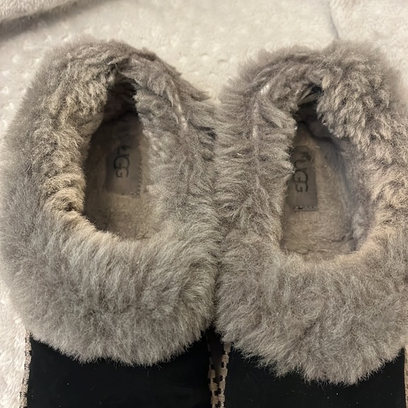 UGG Black & Gray Wrin Slippers Size 8 - Picture 2 of 8